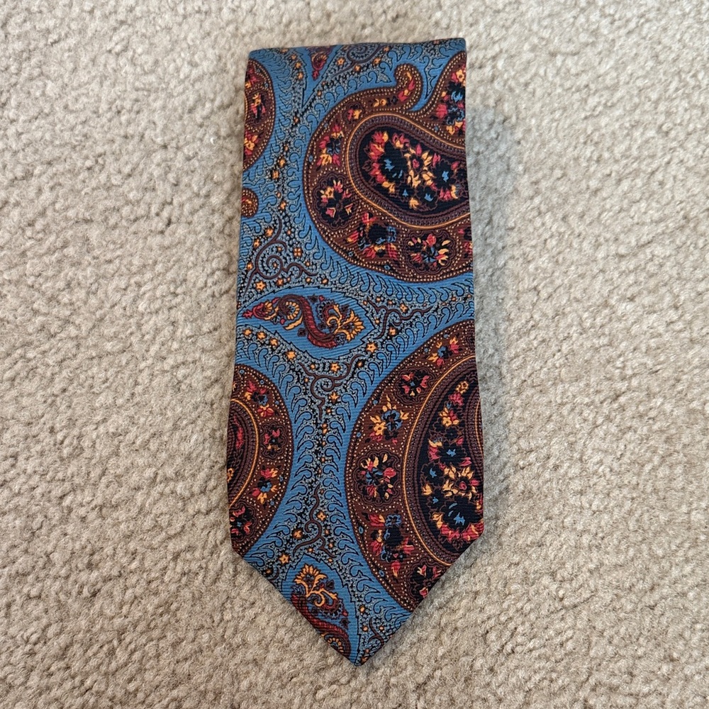 Elegant Paisley Tie in Blue and Brown
